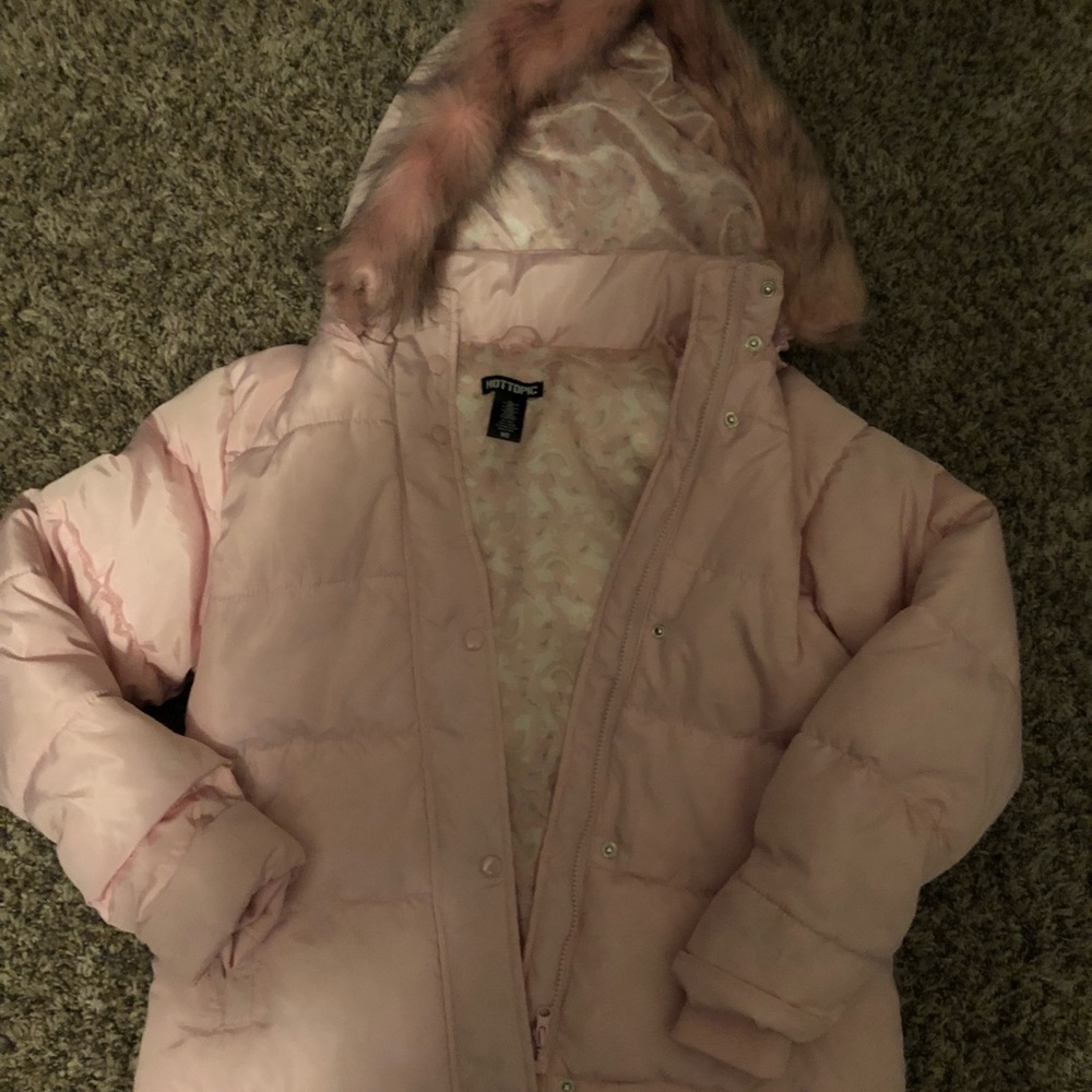 Light pink faux fur trim puffy jacket. 🦄 &🌈liner